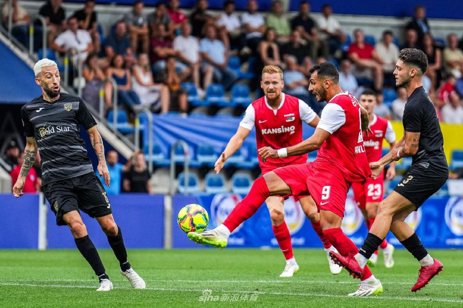 兰足球在新 兰足球在新